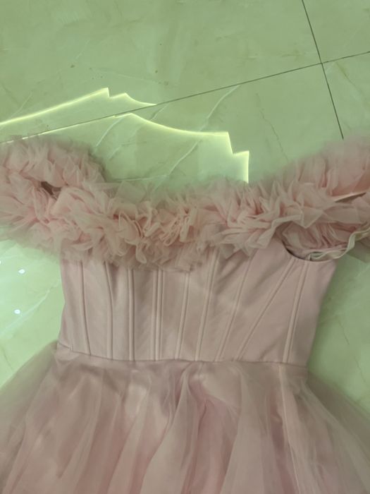 Продам випускну сукню торг присутьній