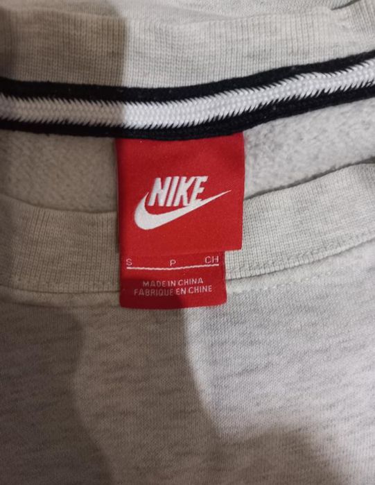 NIKE свитшот . .