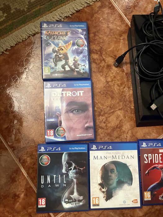 Pack PS4 + Comando + 10 Grandes Jogos (Excelente Estado)