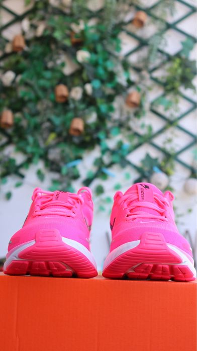 Nike Structure 26 - Pink spell