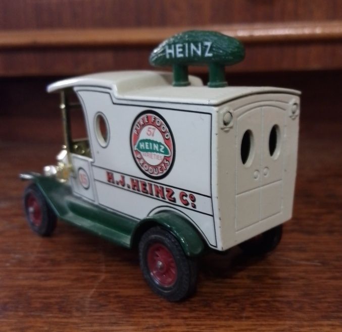 Машинка . Модель "Matchbox"