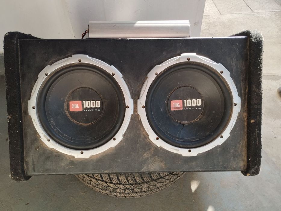 Продам сабвуфер JBL