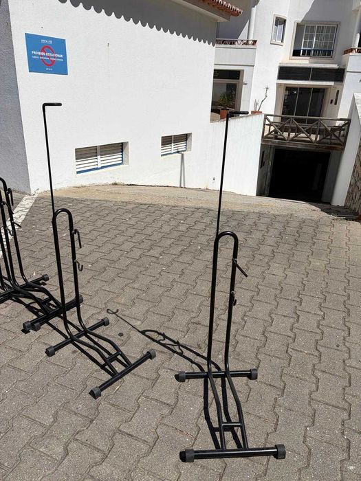 4 Suportes de Chão para Bicicletas – Metálicos