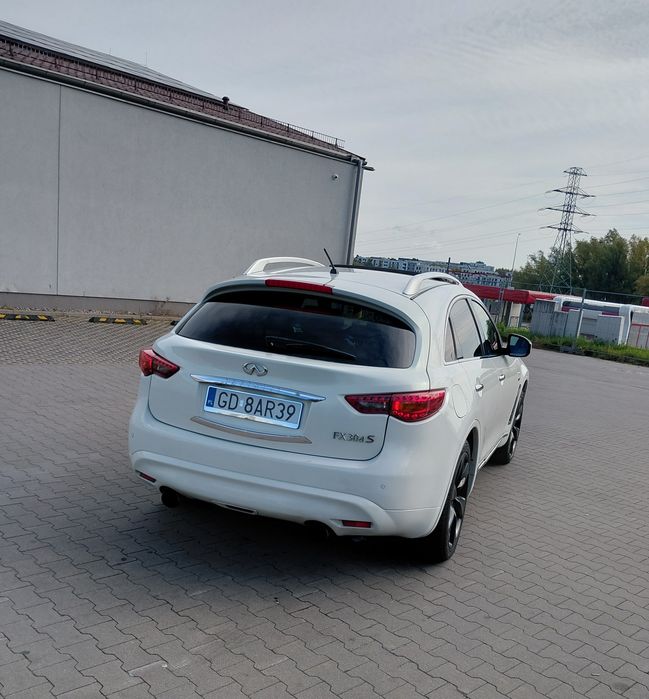 INFINITI FX30 D SPORT PREMIUM przebieg 185 tys