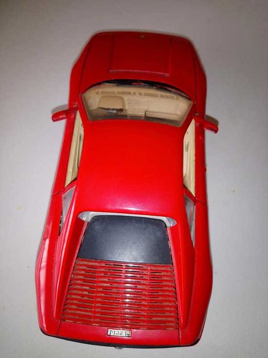 Miniatura Ferrari 348, escala 1/18