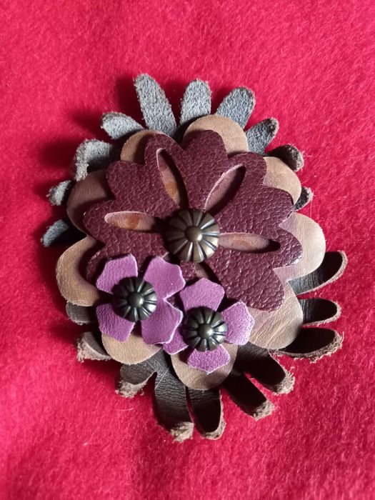 6 alfinetes de lapela, artesanais - Local - Anete