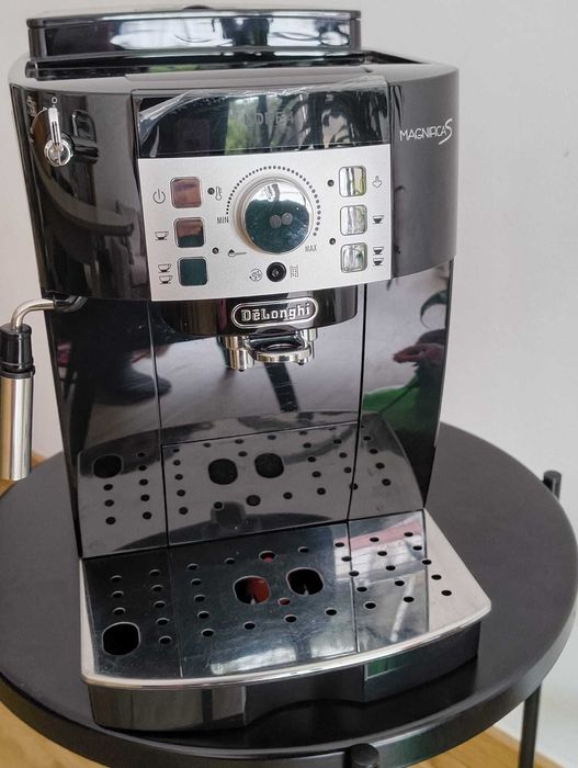 Máquina de Café Automática DELONGHI Magnifica S