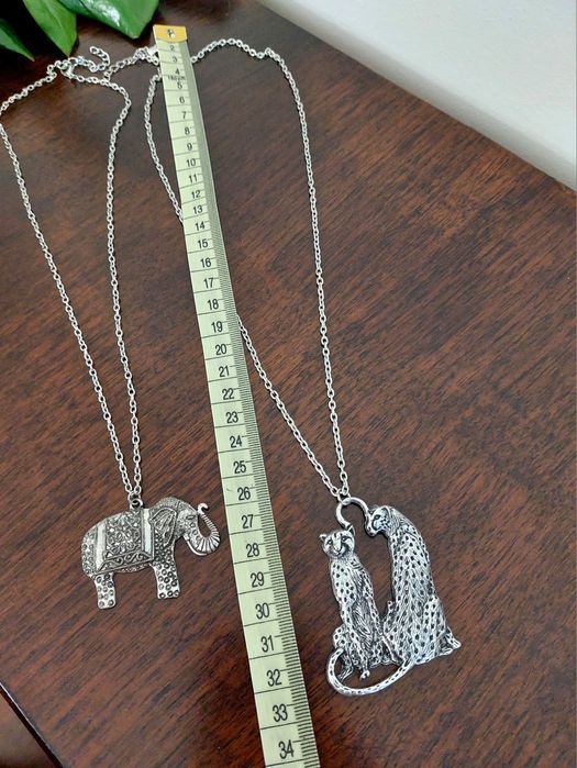 Dwa naszyjniki nieużywane