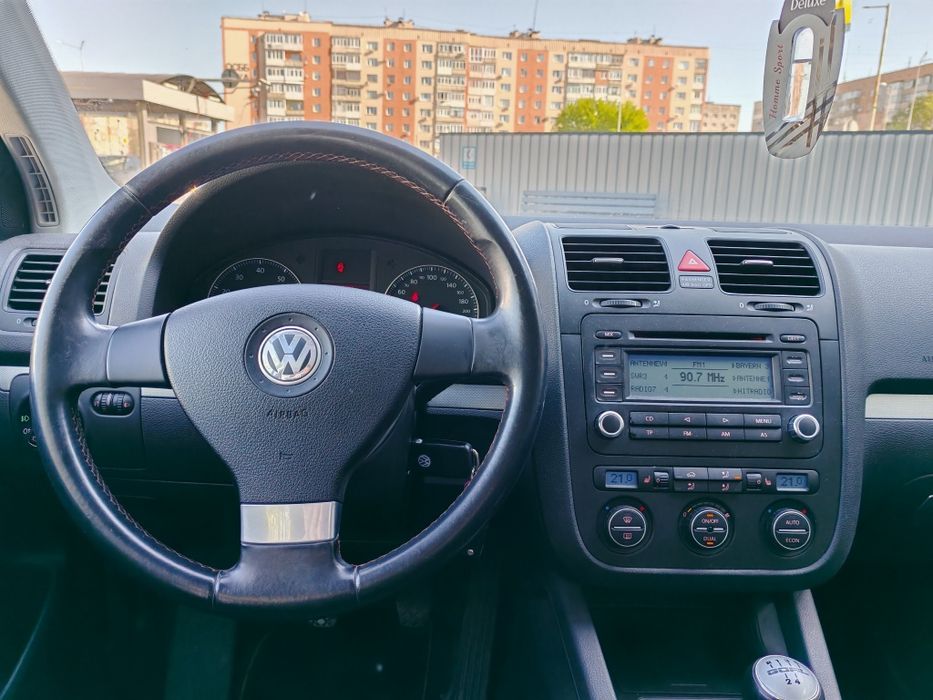 Volkswagen Golf 5 1.6 mpi