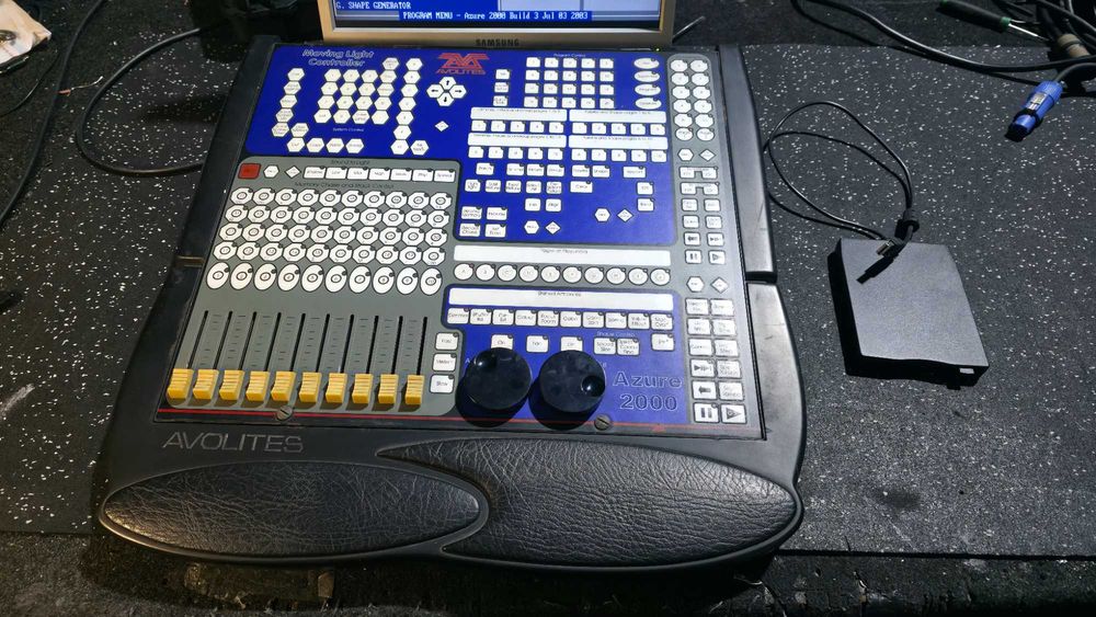 Avolites Azure 2000 – Mesa de Iluminação Profissional