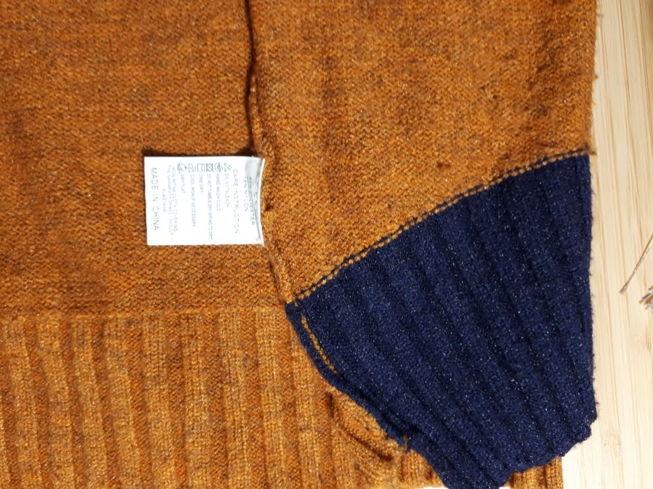 Asymetryczny pomarańczowo-granatowy sweter roz. L