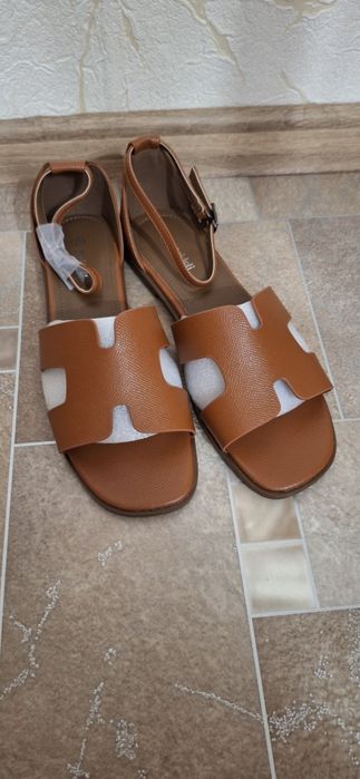 Босоніжки жіночі