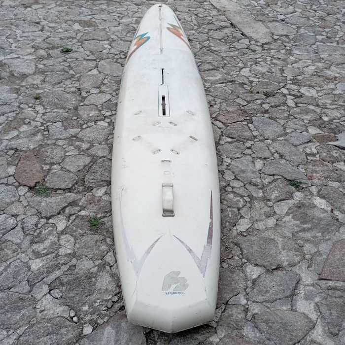 Pranchas de windsurf antigas, com patilhão