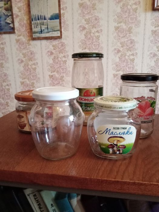 Банки небольшие с металлическими крышками очень чистые