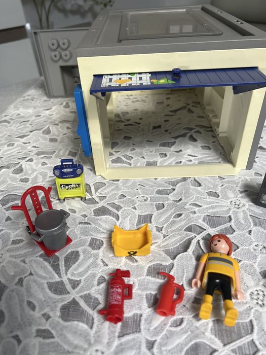 Garaż Playmobil ludzik