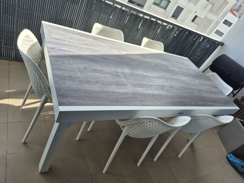Conjunto de mesa PIAZZA extensível e 6 cadeiras OXY brancas