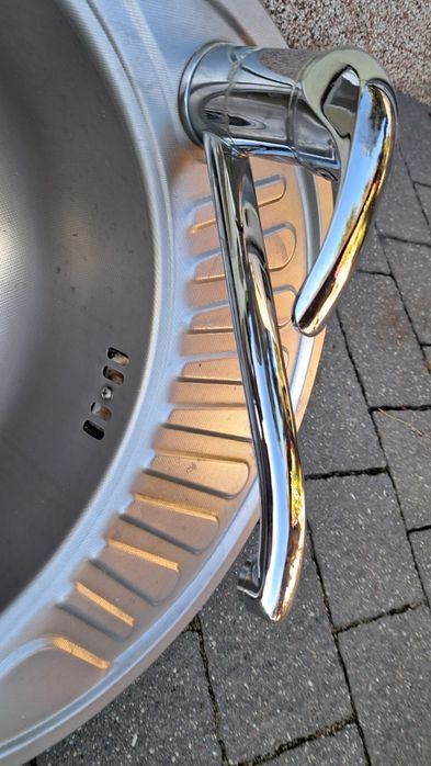 Zlew jednokomorowy  stalowy owalny z baterią i wężykami