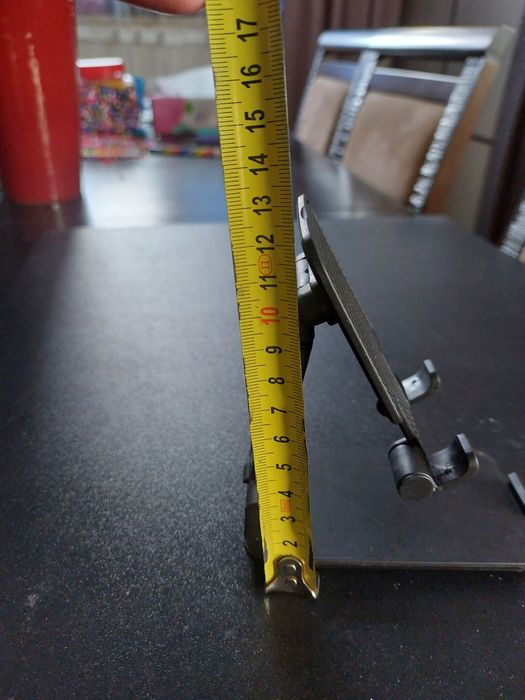 Regulowany uchwyt biurkowy na telefon