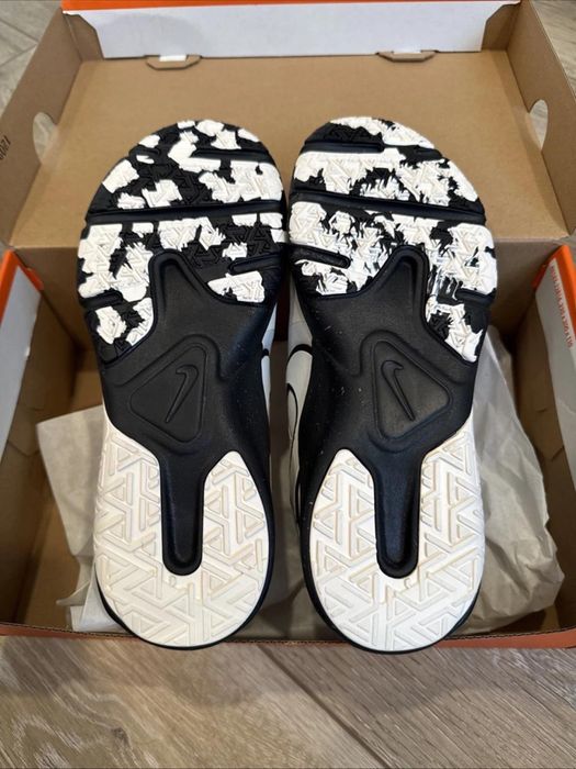 Nike Legend Essensial 2 CZ3668-100 розмір 38.5