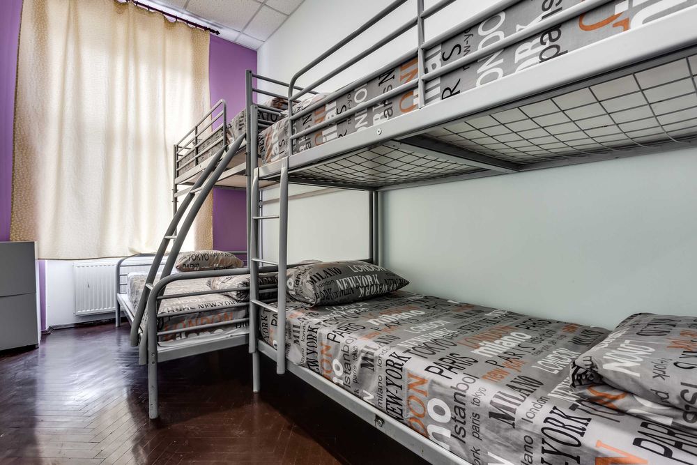 Здам місце в хостелі в загальному номері в центрі Львова