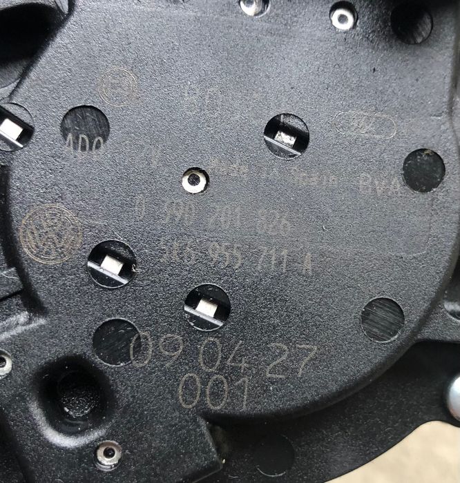 Моторчик заднього двірника гольф 5 6 7 пассат б6 тоуран