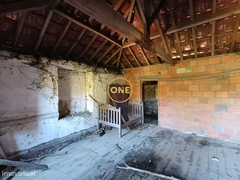 Ruina para reconstrução em Passô, Vila Verde