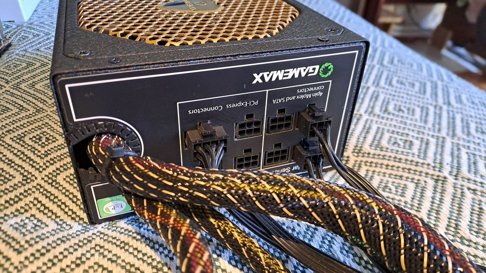 Блок живлення модульний 80plus Platinum Gamemax GM-600G  600W