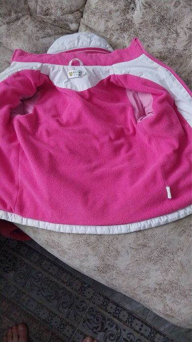 Куртка біла на флісі Осінь/зима розмір 110