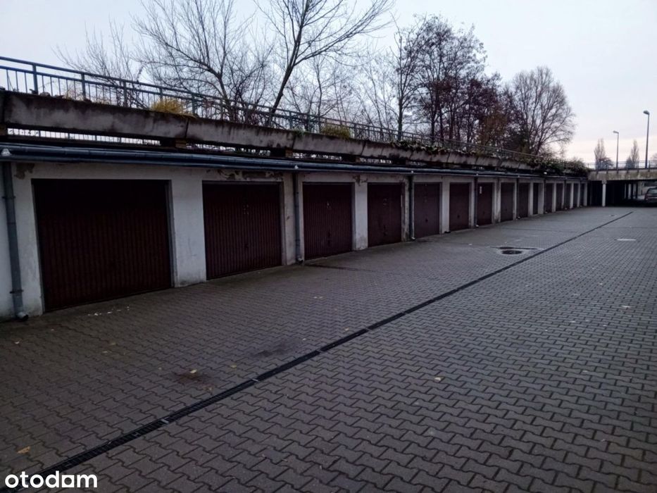 Garaż, 16 m², zamknięte osiedle, brama pilot. - Więcej