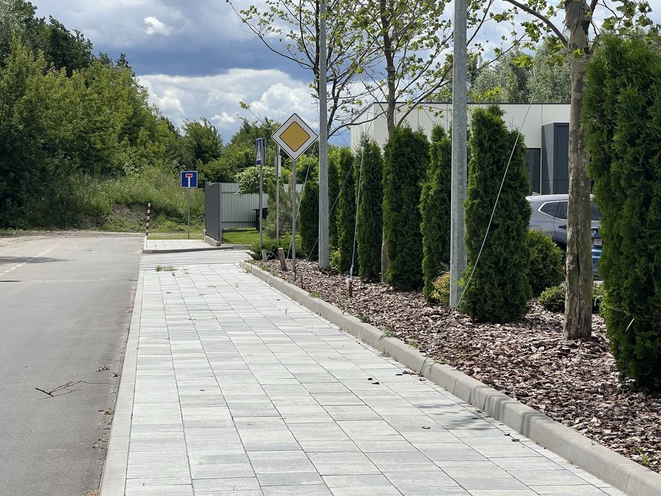 Пр зем11с Зазимье начало села возле компл парк резидент