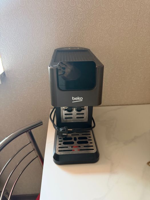 Кавоварка ріжкова Beko CaffeExperto CEP5464DX б/у
