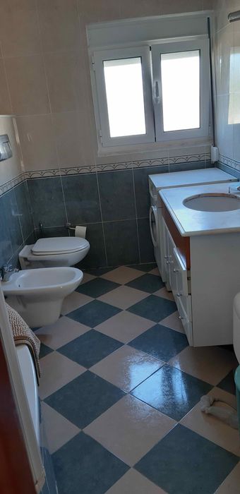 Quarto grande, numa casa excelente