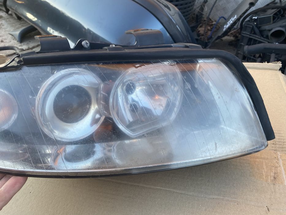 Audi a4 b6 lampa prawa przod