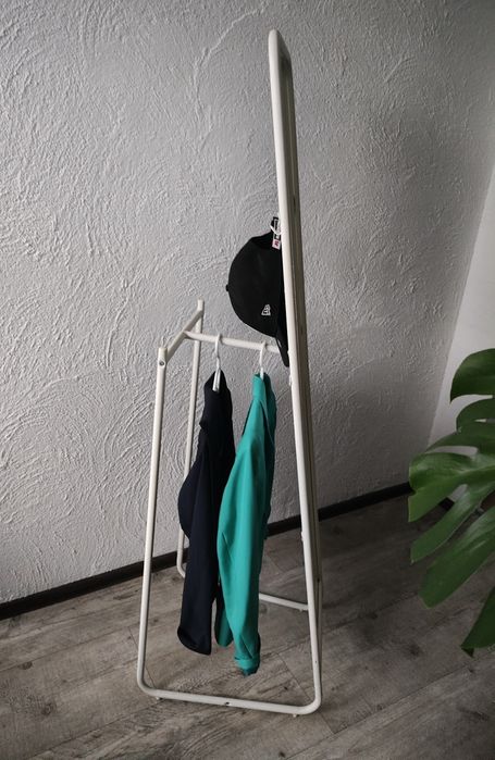 Duże lustro stojące z wieszakiem białe IKEA