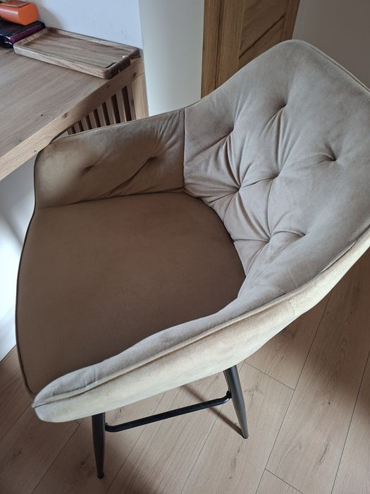2 hokery pikowane beżowe loft