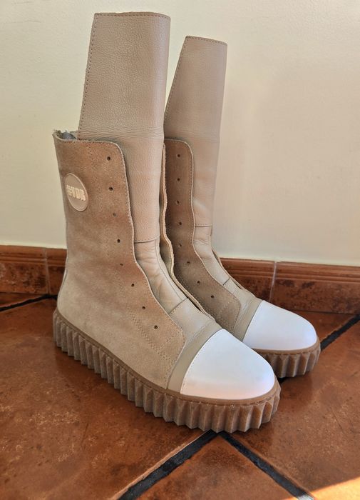 Botas de cano em pele genuina