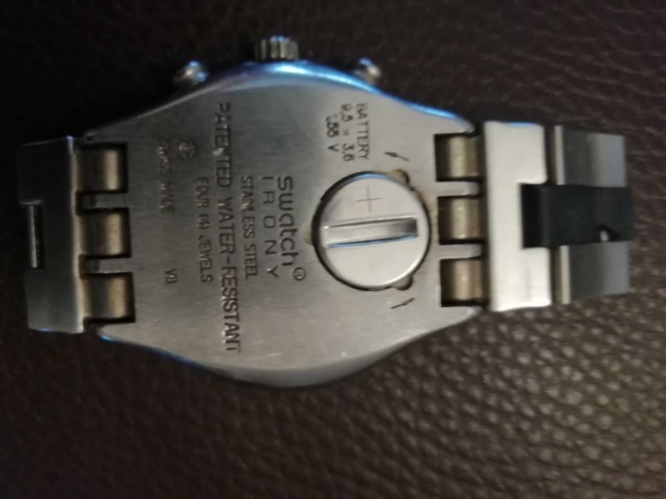 2 relógios Swatch - Preto e prateado*