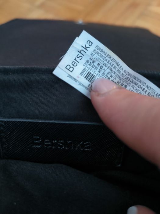 Torebka Bershka na łańcuszku
