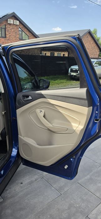 автомобиль  ford escape