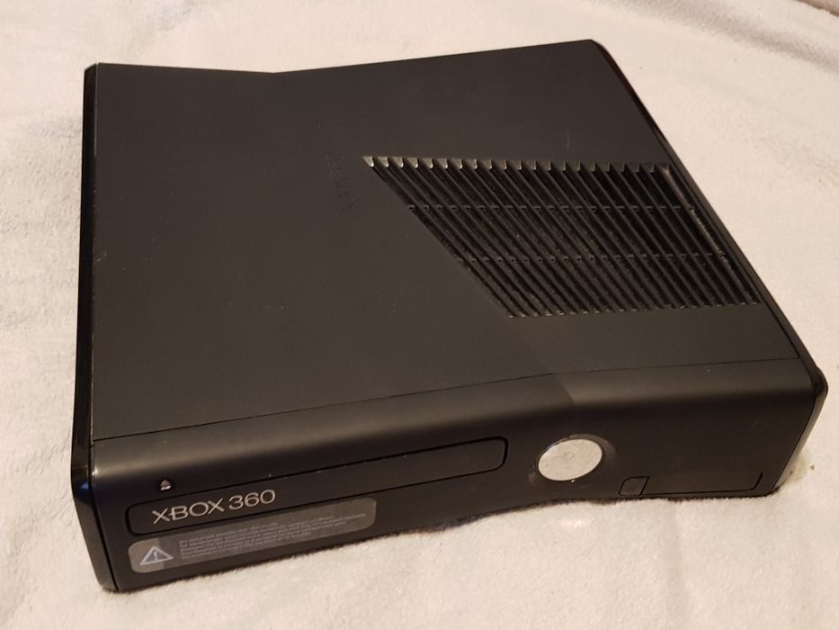 Xbox 360 s 250gb 2xpad Kinect komplet gry gratis