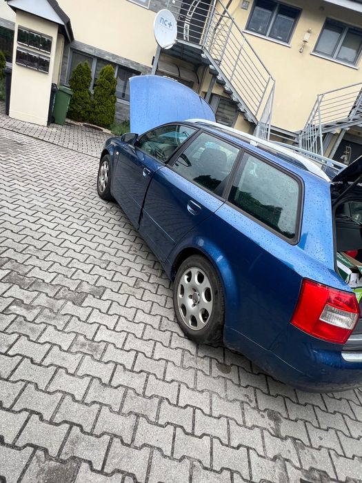 Aubi A4 B6 2004 Rok