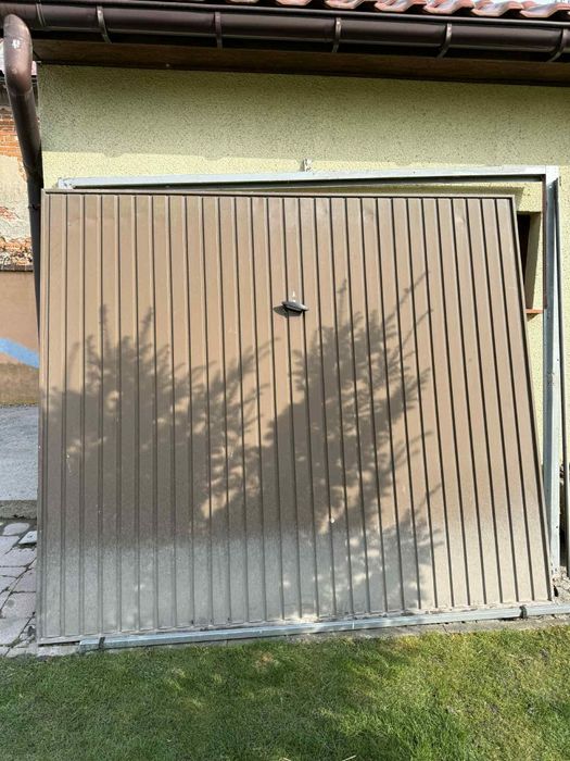 Brama garażowa metalowa 240x210