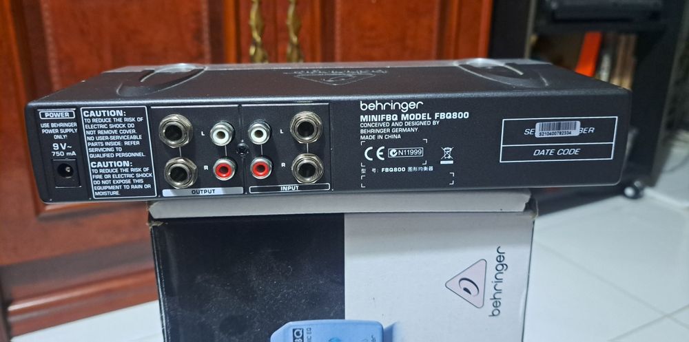Vendo EQ Behringer Mini FBQ800