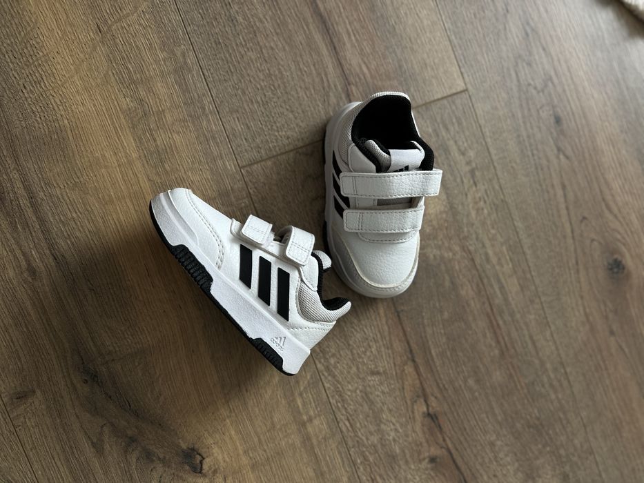 Кросівки adidas оригінал в хорошому стані