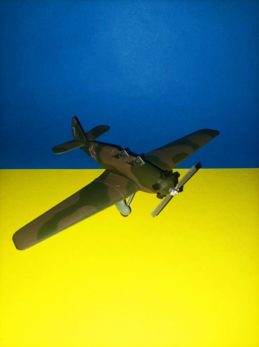 УТ-2 - модель самолета и журнал (DeAgostini)