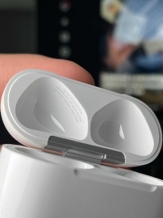 Магазин б/у Кейс AirPods 4 A3059 A3056 A3055 A3057 Оригинал