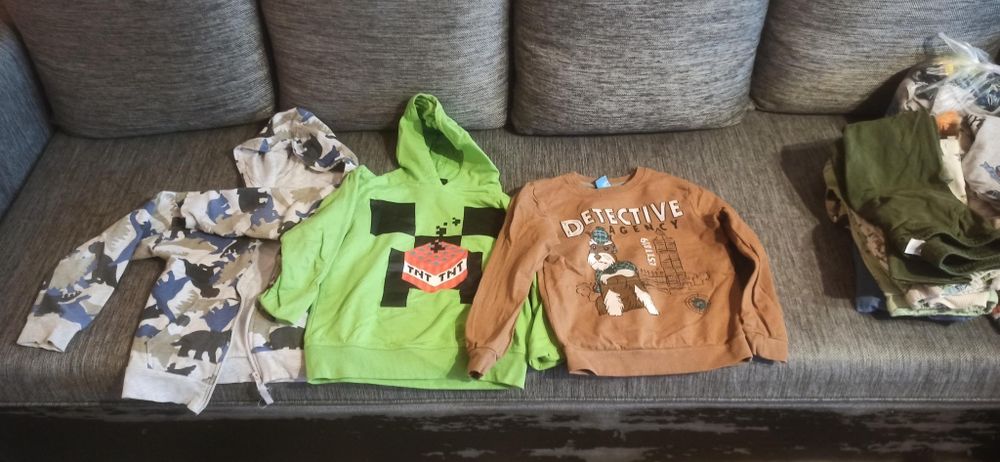 Okazja MEGA PAKA Ubrania chłopięce  128 - 134  spodnie bluzy t-shorty