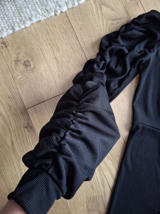 Rozmiar L, Boohoo prążkowany kombinezon hiszpanka