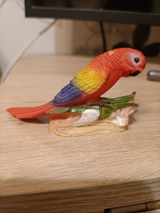 Птаха зимородок скульптора Андреа от Садека,папуги