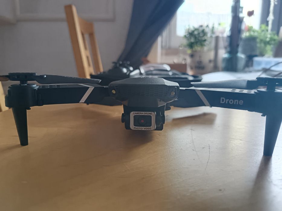 drone E88  preto e mais 2